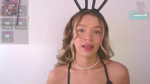 Snapshot of camilamonroee chatting on 10.30.25 Camila Monroee online show from 10.30.25