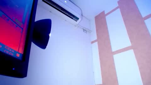 Snapshot of camilaparrisx chatting on 12.07.24 camilaparrisx online show from 12.07.24