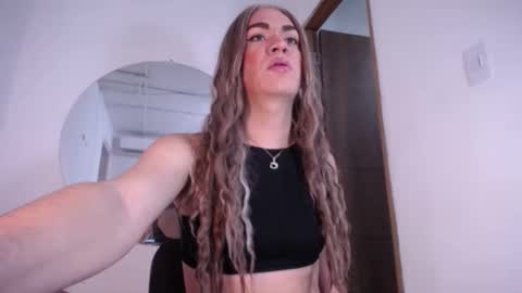 Snapshot of camilaparrisx chatting on 12.28.24 camilaparrisx online show from 12.28.24