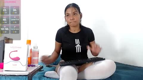 Snapshot of camilavagina24 chatting on 12.15.24 Camila online show from 12.15.24