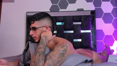 Snapshot of camilo_ospina_ chatting on 02.15.25 INDEPENDENT MODEL online show from 02.15.25