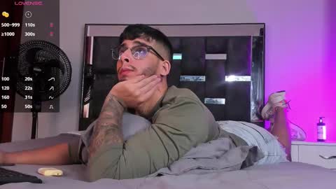 Snapshot of camilo_ospina_ chatting on 02.19.25 INDEPENDENT MODEL online show from 02.19.25