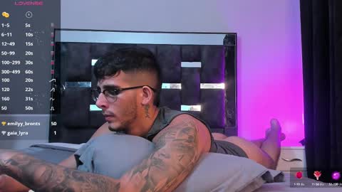 Snapshot of camilo_ospina_ chatting on 03.05.25 INDEPENDENT MODEL online show from 03.05.25