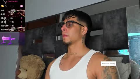Snapshot of camilo_ospina_ chatting on 09.10.25 INDEPENDENT MODEL online show from 09.10.25