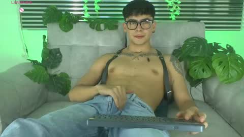 Snapshot of camilo_xcam chatting on 05.25.26 CAMILO online show from 05.25.26