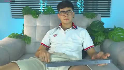 Snapshot of camilo_xcam chatting on 06.11.26 CAMILO online show from 06.11.26