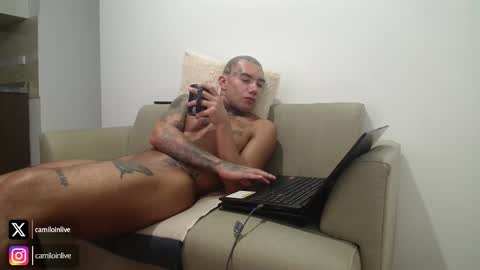 Snapshot of camiloinlive chatting on 10.22.25 camiloinlive online show from 10.22.25