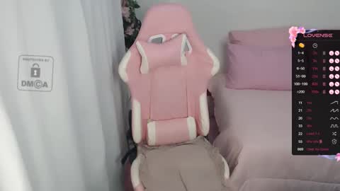 Snapshot of caminicole chatting on 12.03.24 Nicole online show from 12.03.24