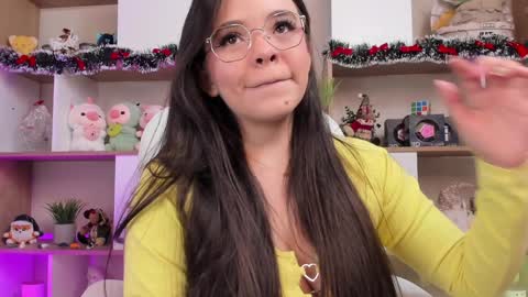 Snapshot of cammiefoalss chatting on 12.16.24 Lets reach 200 thumbs up online show from 12.16.24