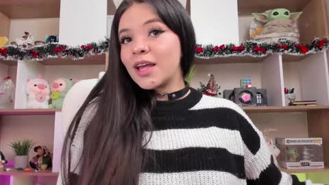 Snapshot of cammiefoalss chatting on 12.17.24 Lets reach 200 thumbs up online show from 12.17.24