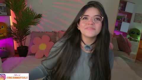 Snapshot of cammiefoalss chatting on 09.11.25 Lets reach 200 thumbs up online show from 09.11.25