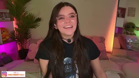 Snapshot of cammiefoalss chatting on 10.06.25 Lets reach 200 thumbs up online show from 10.06.25