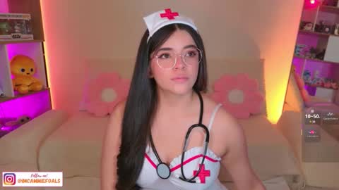 Snapshot of cammiefoalss chatting on 10.30.25 Lets reach 200 thumbs up online show from 10.30.25