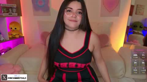 Snapshot of cammiefoalss chatting on 11.14.25 Lets reach 200 thumbs up online show from 11.14.25