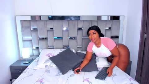 Camila online show from 02.06.25