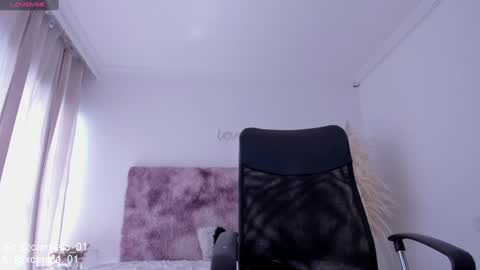 Snapshot of cammile_cole chatting on 01.07.25 Laura Camila online show from 01.07.25