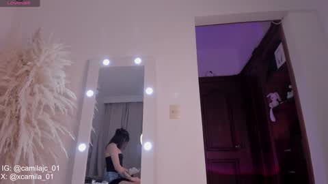 Snapshot of cammile_cole chatting on 01.10.25 Laura Camila online show from 01.10.25