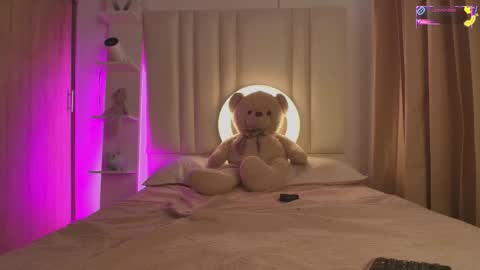 Snapshot of cammile_cole chatting on 11.26.25 Laura Camila online show from 11.26.25