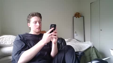 Snapshot of canadianstud18 chatting on 01.29.25 Devon online show from 01.29.25