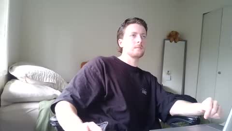 Snapshot of canadianstud18 chatting on 01.30.25 Devon online show from 01.30.25
