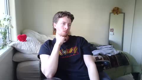 Snapshot of canadianstud18 chatting on 02.12.25 Devon online show from 02.12.25