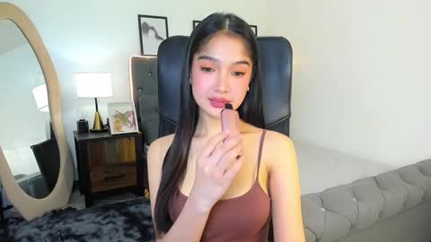 Snapshot of candiceferragamo chatting on 10.07.25 candiceferragamo online show from 10.07.25