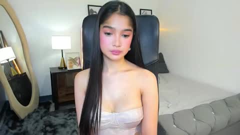 Snapshot of candiceferragamo chatting on 10.18.25 candiceferragamo online show from 10.18.25