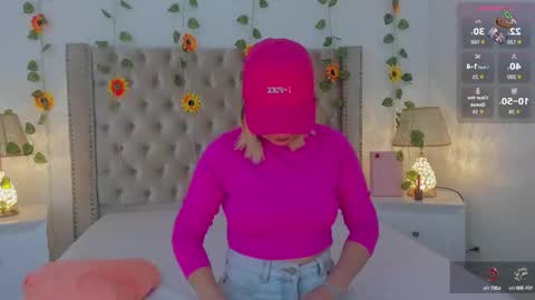 Snapshot of candiegilson__ chatting on 09.22.25 Candie  online show from 09.22.25