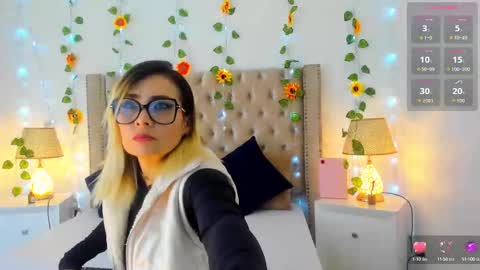 Snapshot of candiegilson__ chatting on 09.28.25 Candie  online show from 09.28.25