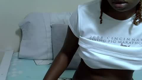 Snapshot of candiemaya chatting on 10.11.25 candiemaya online show from 10.11.25