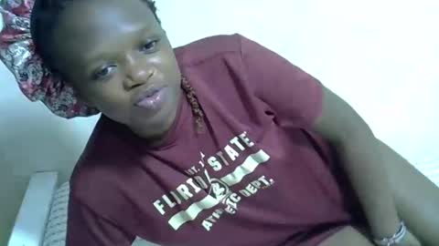 Snapshot of candiemaya chatting on 10.29.25 candiemaya online show from 10.29.25