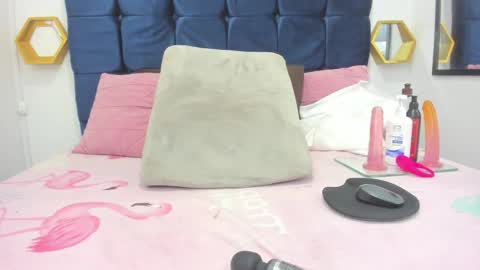 Snapshot of candy_big_tits18 chatting on 10.22.25 candy_big_tits18 online show from 10.22.25