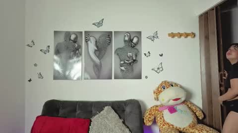 Im ChloeJoin The Fan Club online show from 02.18.26