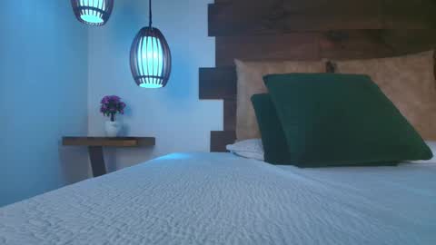 Jolie online show from 10.17.25