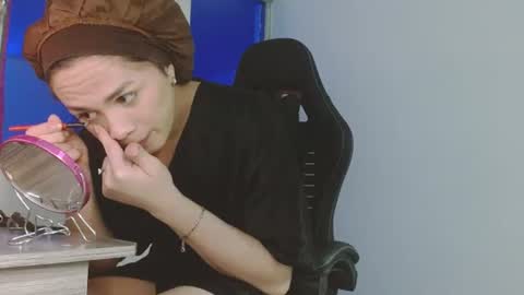 Snapshot of candy_giuliana21 chatting on 06.18.26 candy_giuliana21 online show from 06.18.26
