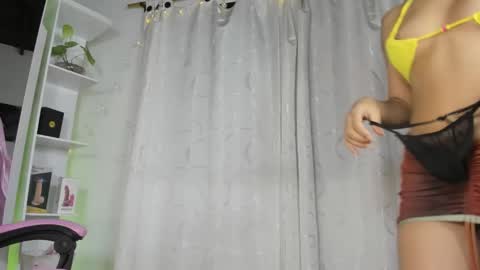 Snapshot of candy_hes chatting on 12.14.24 Nickol online show from 12.14.24