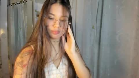 Snapshot of candy_hes chatting on 09.19.25 Nickol online show from 09.19.25