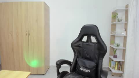 Nickol online show from 12.20.25