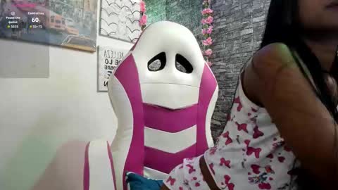 Snapshot of candy_kiss__ chatting on 11.05.25 candy_kiss__ online show from 11.05.25