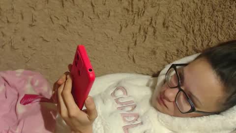 Snapshot of candylady136 chatting on 12.19.24 say meow and send tip online show from 12.19.24