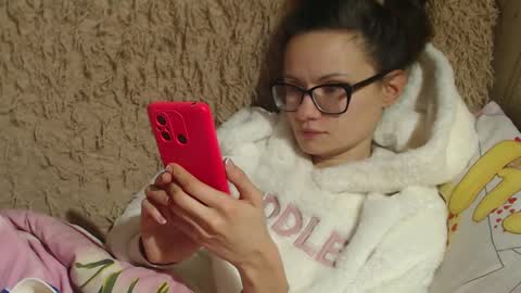 Snapshot of candylady136 chatting on 12.28.24 say meow and send tip online show from 12.28.24