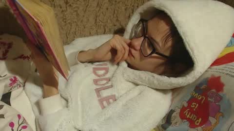 Snapshot of candylady136 chatting on 02.24.25 say meow and send tip online show from 02.24.25