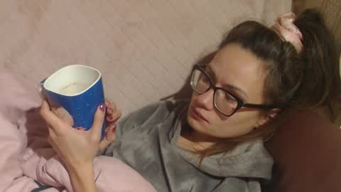 Snapshot of candylady136 chatting on 11.07.25 say meow and send tip online show from 11.07.25