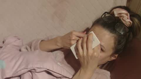 Snapshot of candylady136 chatting on 11.26.25 say meow and send tip online show from 11.26.25