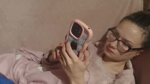 Snapshot of candylady136 chatting on 12.16.25 say meow and send tip online show from 12.16.25