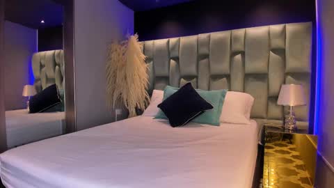 Snapshot of candyluxury_ chatting on 02.11.25 candyluxury_ online show from 02.11.25