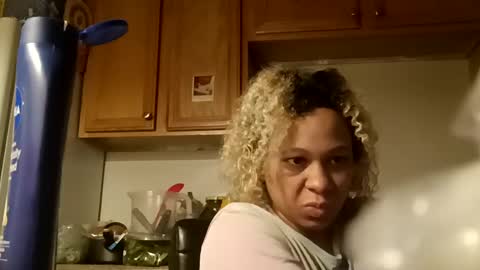 Snapshot of candyredxo2024 chatting on 10.01.25 candyredxo2024 online show from 10.01.25