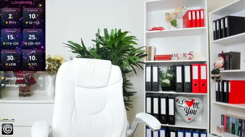 Snapshot of candywesst chatting on 01.10.25 Candy My pleasure its in your hands online show from 01.10.25