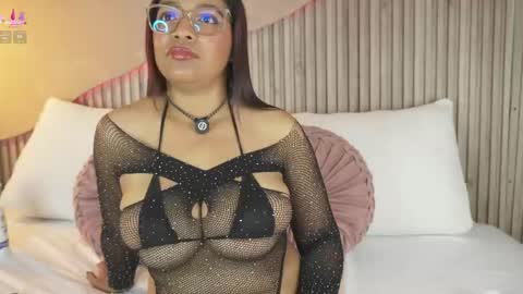 Canela Hot  online show from 04.28.26
