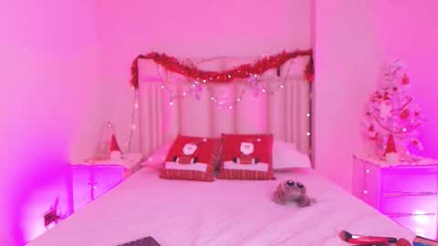 Aura  online show from 11.25.25